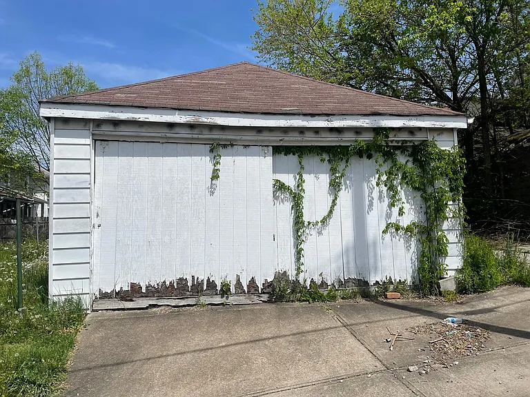 310 Albert St — Photo 13