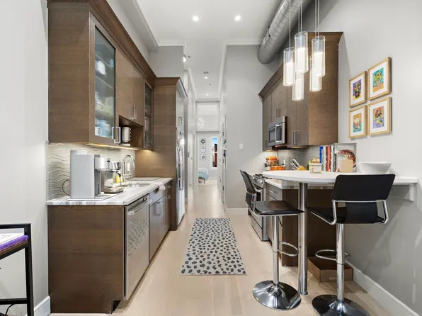 313 Washington Street image 3 of 21