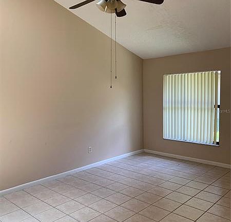 5th image of 314 Douglas Way #900