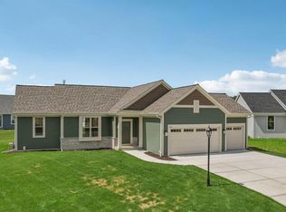 2707 Mapleton AVENUE, East Troy, WI 53120