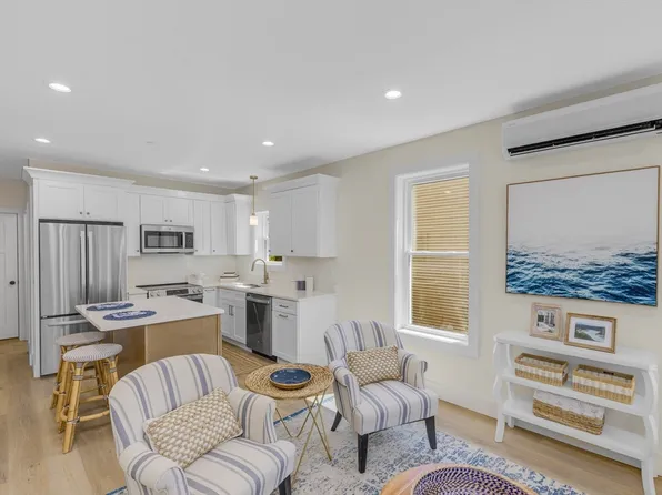 49 Bellevue Ave APT 1, Haverhill, MA 01832