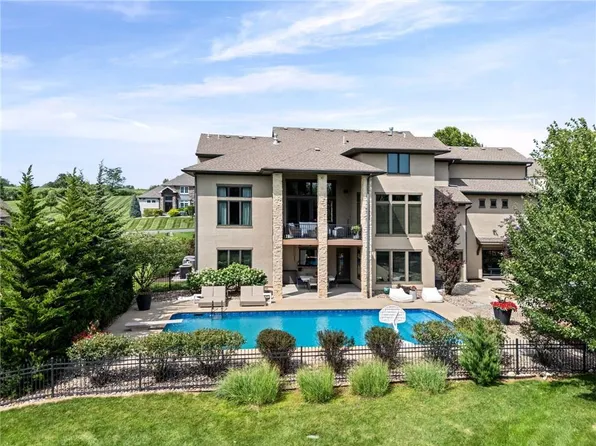 10755 NW 81st St, Parkville, MO 64152