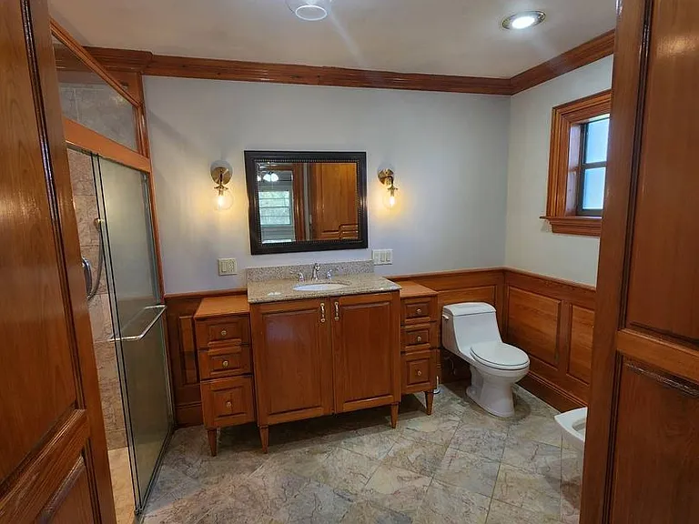 549 Burlington Ave NE — Photo 27