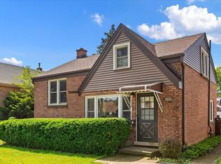 9539 Lexington Ave, Brookfield, IL 60513