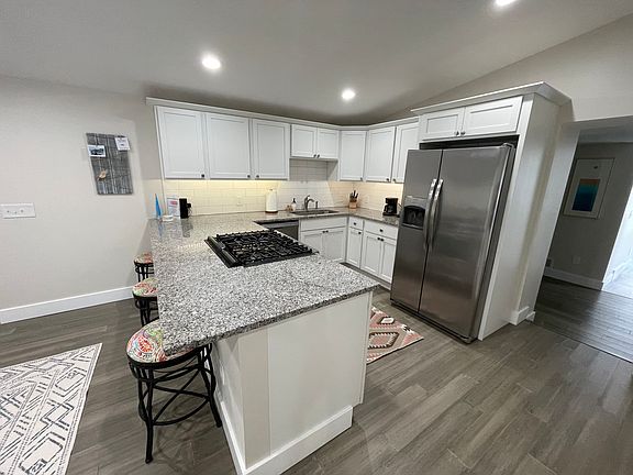 5th image of 15095 Leonard St