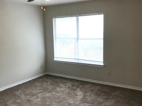 100 Howard St, Moody, TX 76557