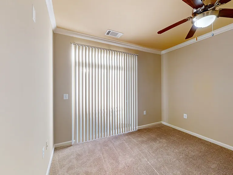 Signal Hill Apartment Homes — Photo 81