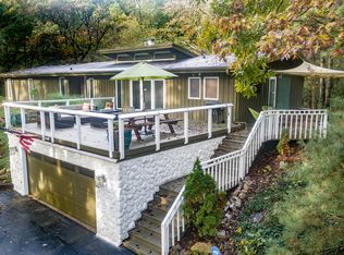 W348S4975 Waterville Rd, Dousman, WI 53118