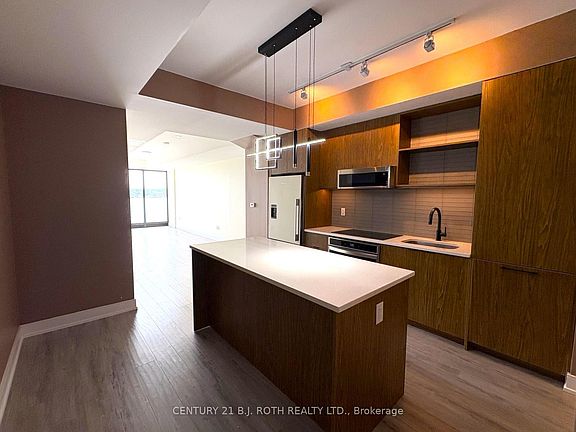 4th image of 185 Dunlop St E #609