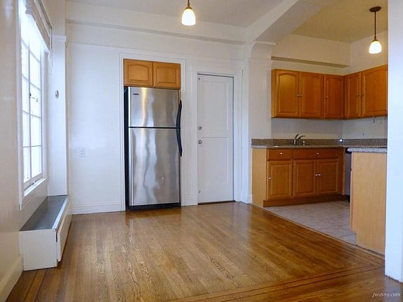 5th image of 1830 Clay St APT 104