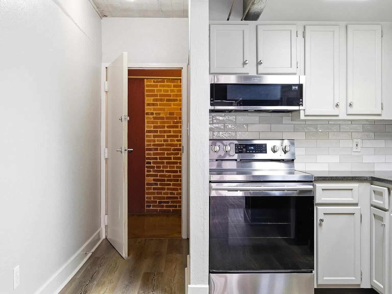 408 S Front St — Photo 2