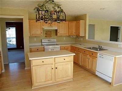 2nd image of 118 Yellowwood Ct