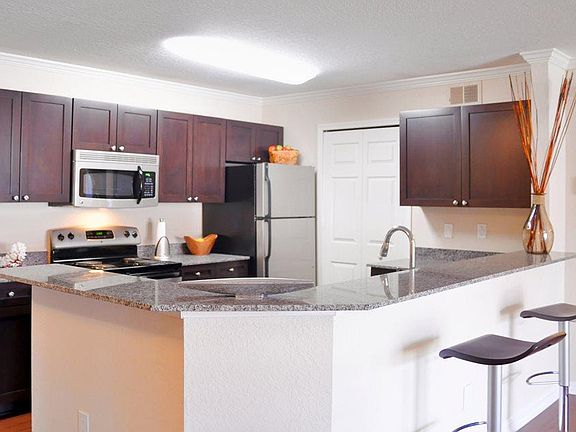 4th image of 266 Katherine Blvd