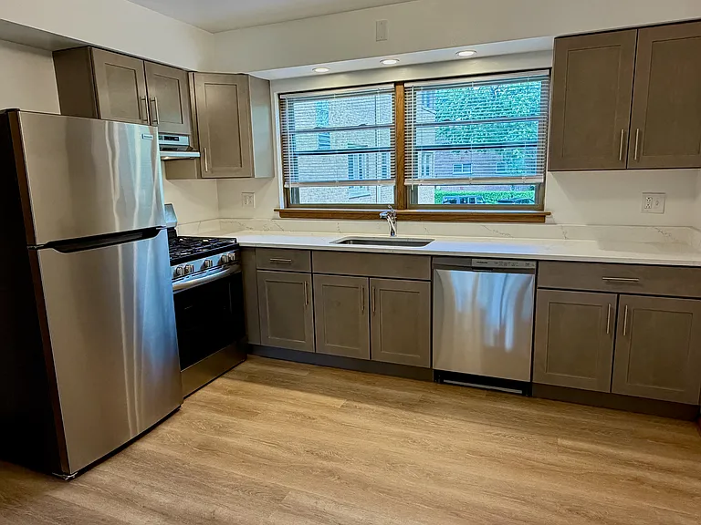 1334 Woodview Ln #1E — Photo 1