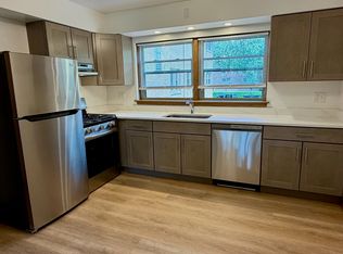 1334 Woodview Ln APT 1E, Glenview, IL 60025