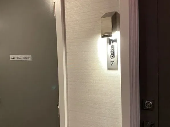 57 Saint Joseph St #1507, Toronto, ON M5S 0C5