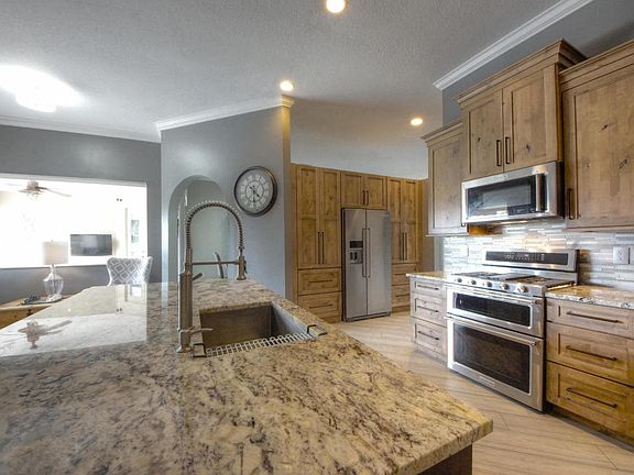 5th image of 3481 SW Islesworth Cir