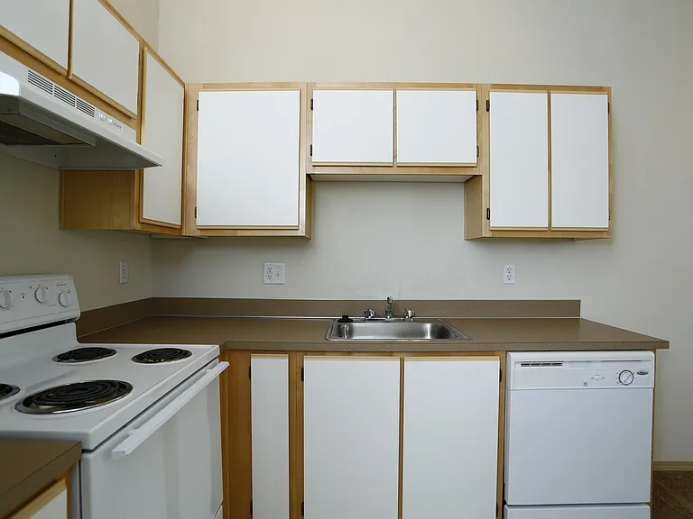 Gateway Village Apartments — Photo 11