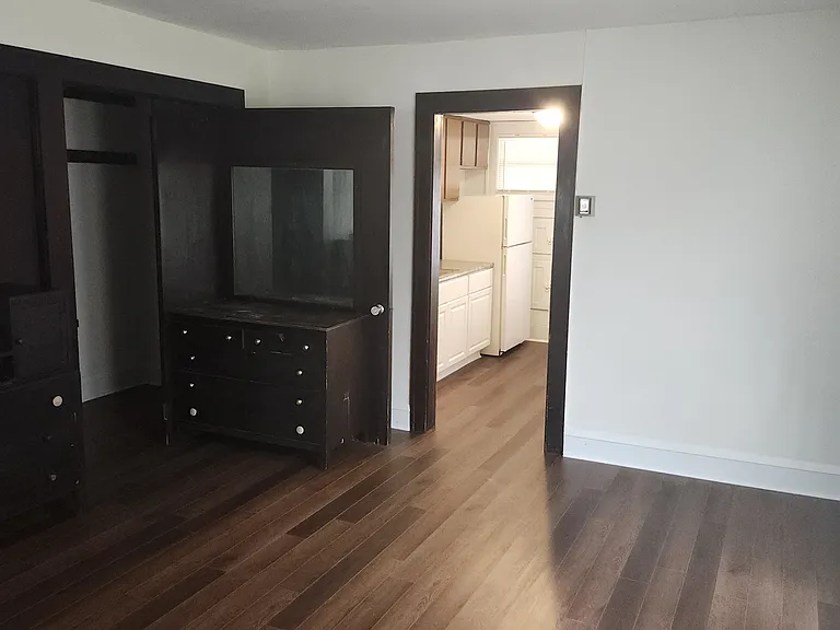 1473 Victoria Ave #6 — Photo 1