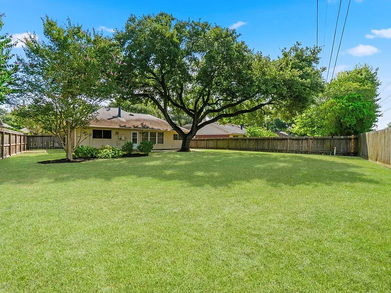 19727 Waverly Park Ln — Photo 10