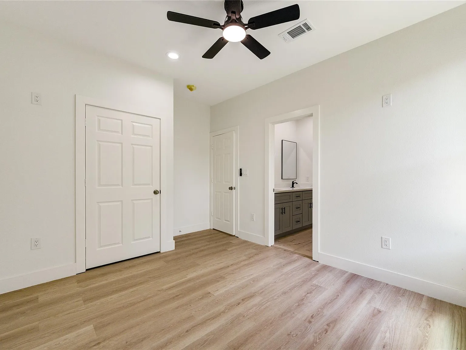 3 bed, 2.5 bath, $2,700 — Photo 3