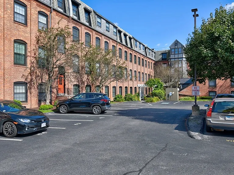 21 Linden St #212 — Photo 32