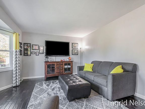 3rd image of 1050 Pohens Ct NW