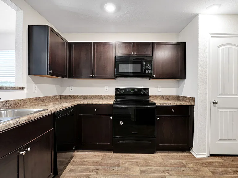 2850 Lindenwood Run — Photo 8