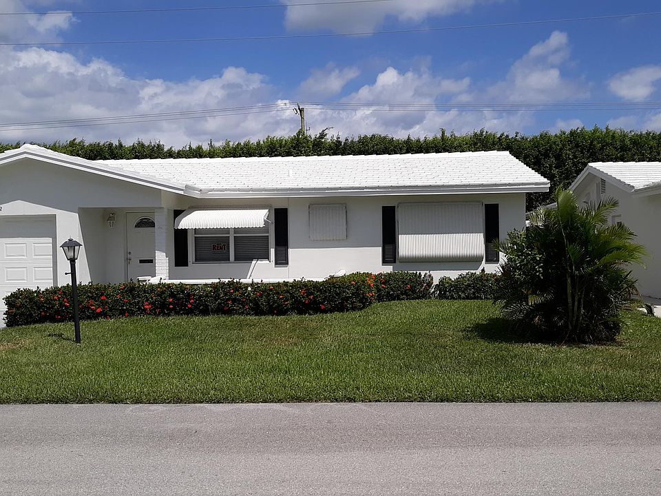 2/2 WITH GARAGE AND NO REAR NEIGHBORS