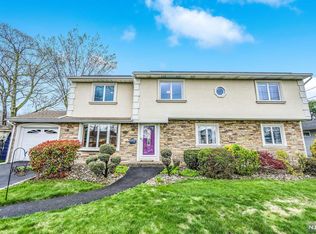 255 Valley Rd, River Edge, NJ 07661