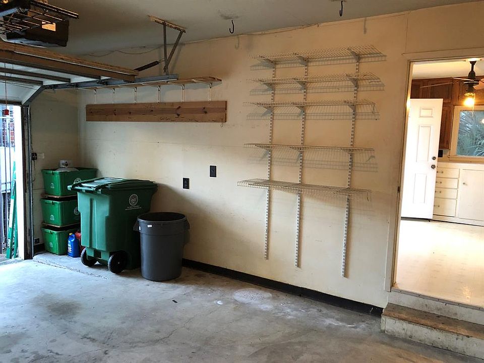 2nd image of 1304 Hyde Park Blvd