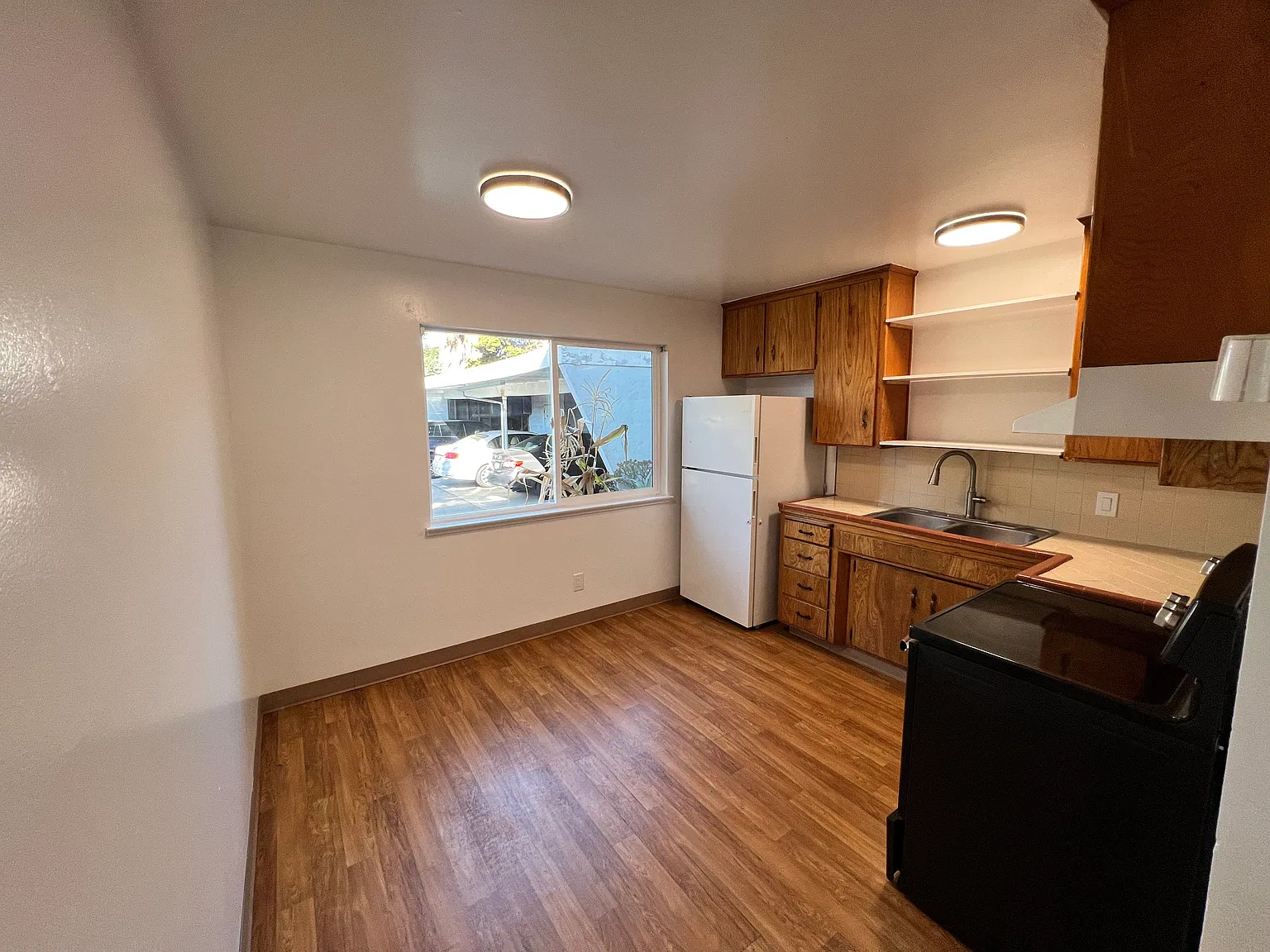 2 bed, 680 sqft, $3,300 — Photo 2