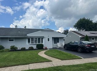 17 Wilson Ln, Bethpage, NY 11714