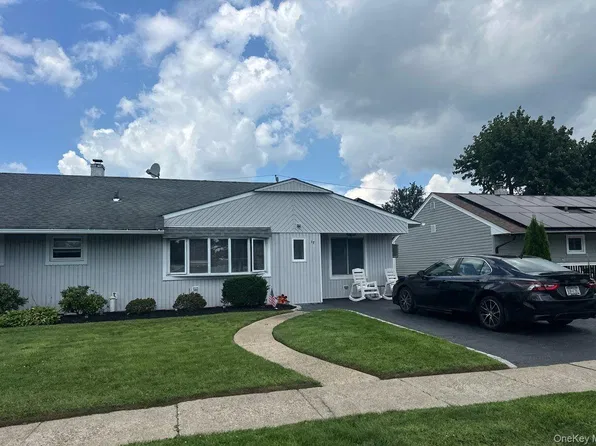 17 Wilson Lane, Bethpage, NY 11714