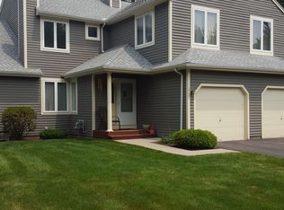 213 Castlewood Dr, Bloomfield, CT 06002