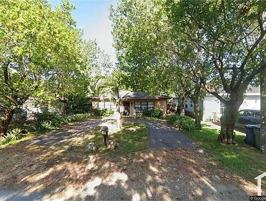 5 bed, 2500 sqft, $2,750 — Photo 2