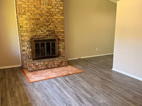 2nd image of 905 Forest Dale Ln #B