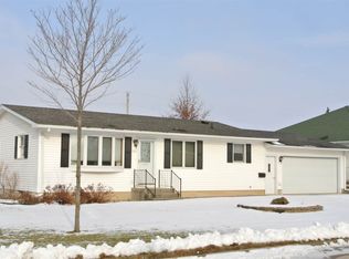 1003 Sunshine Ave, Osage, IA 50461