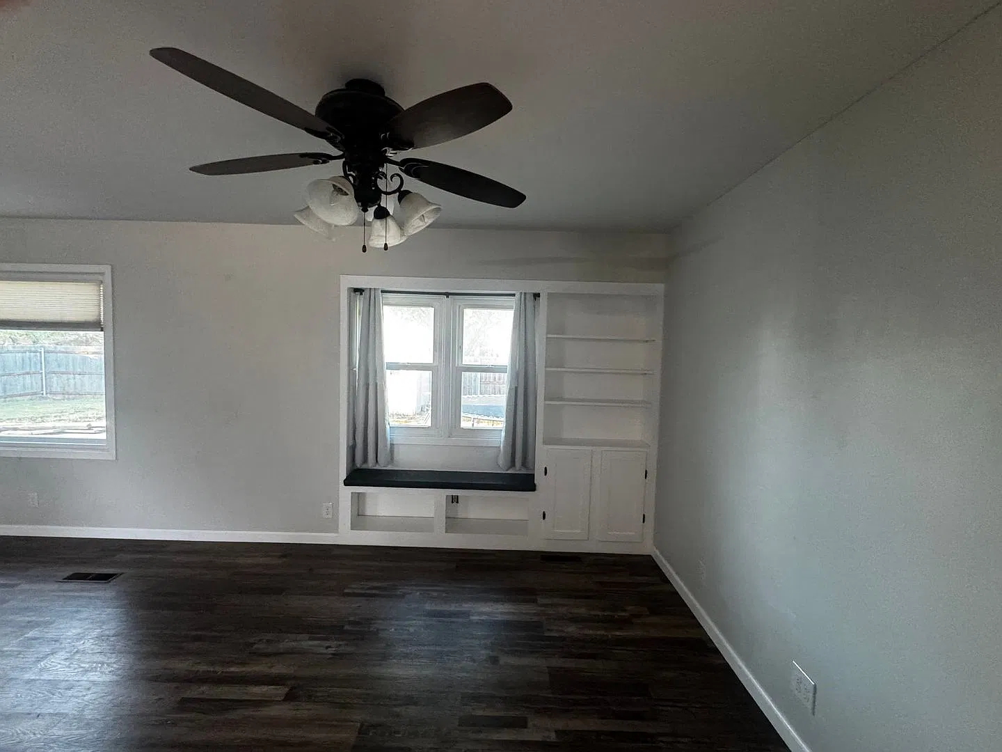 146 N Tarabury Ln — Photo 3