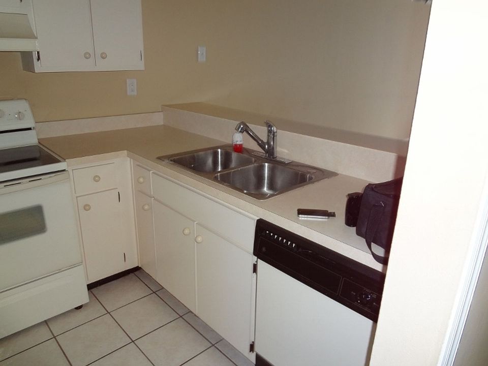 1st image of 100 E Kentucky Ave APT A3
