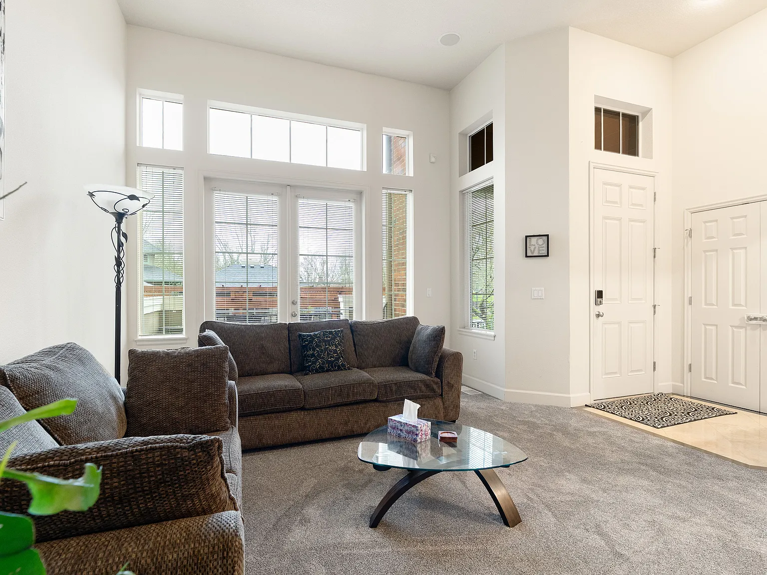 3 bed, 2103 sqft, $5,800 — Photo 3