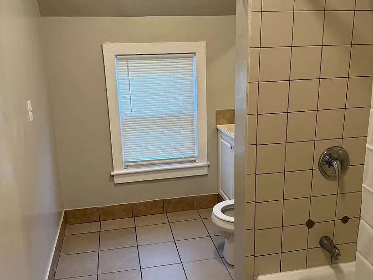 549 W Maple St #UPPER — Photo 2