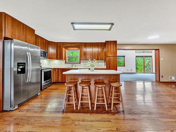 5th image of 2924 Westclub Dr