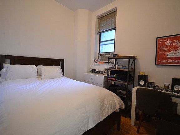 2nd image of 135 Waverly Pl APT 2C
