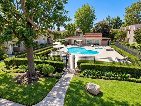 17574 Vandenberg Ln APT 11, Tustin, CA 92780
