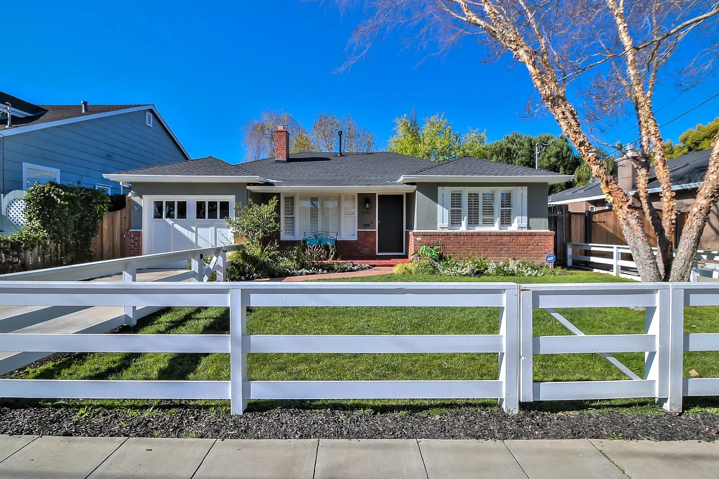 1787 Coastland Ave photo 1
