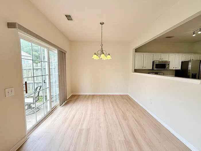 3 bed, 2.5 bath, 1776 sqft, $2,200 — Photo 4