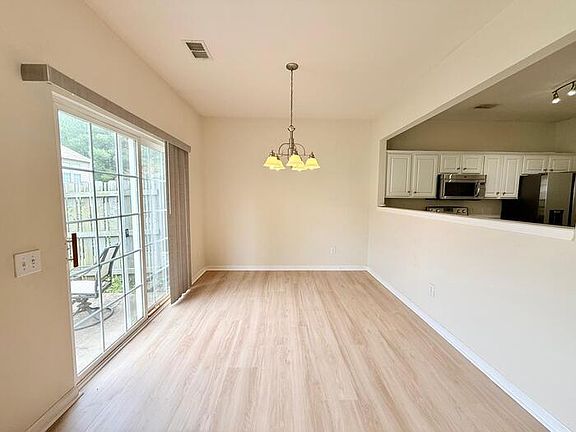 4th image of 10212 Garmoyle St #1