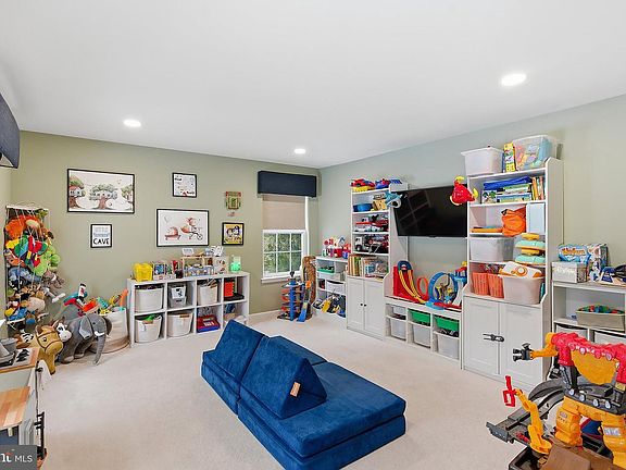 5th image of 60 Hampshire Ct