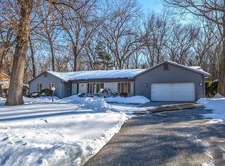 211 Academy Dr, Longmeadow, MA 01106
